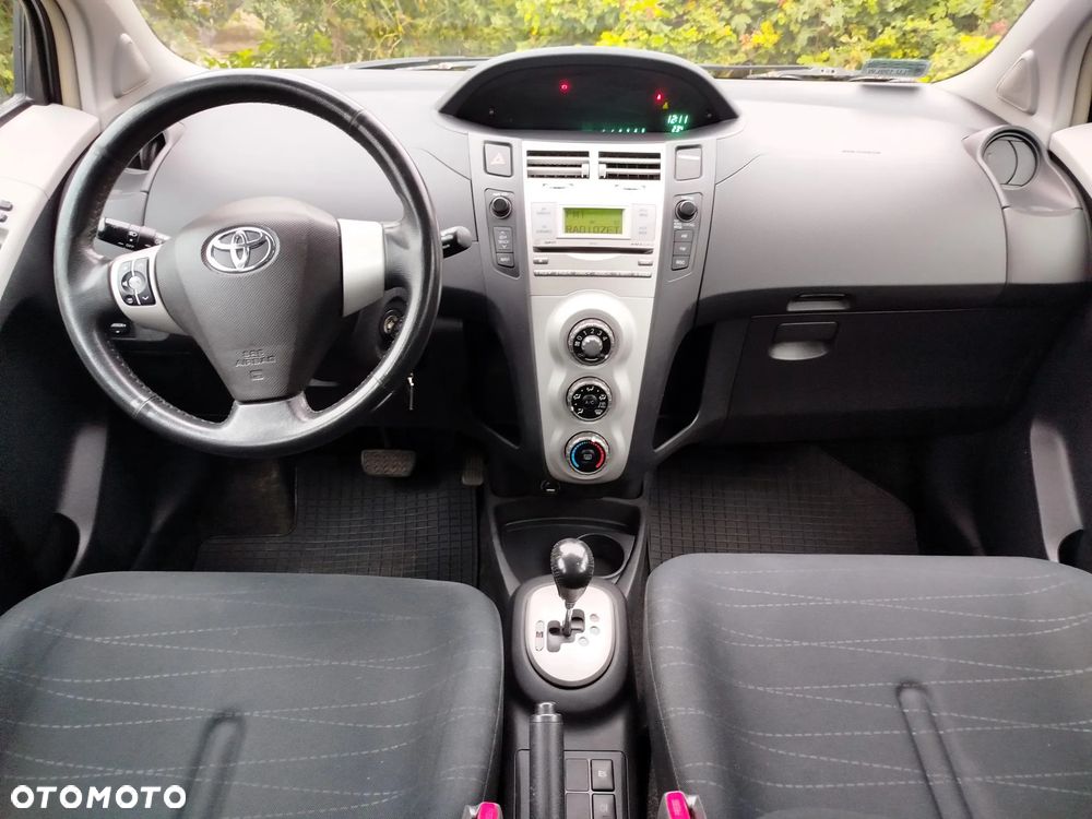 Toyota Yaris - 13