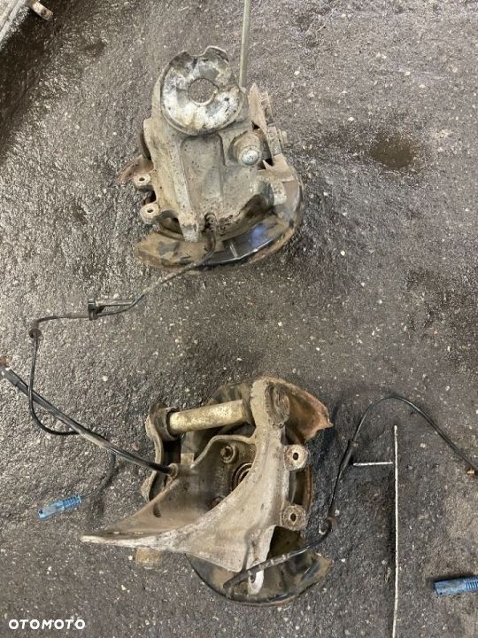 Zwrotnica lewa / prawa czujnik ABS Bmw e39 - 1