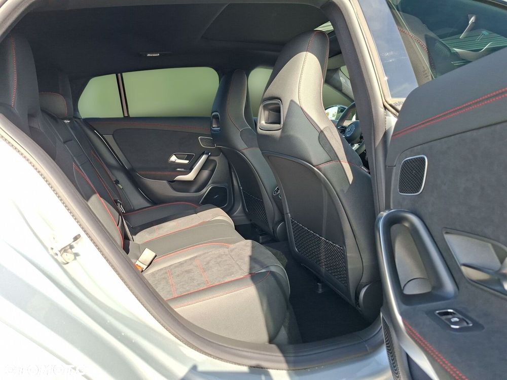 Mercedes-Benz CLA - 10