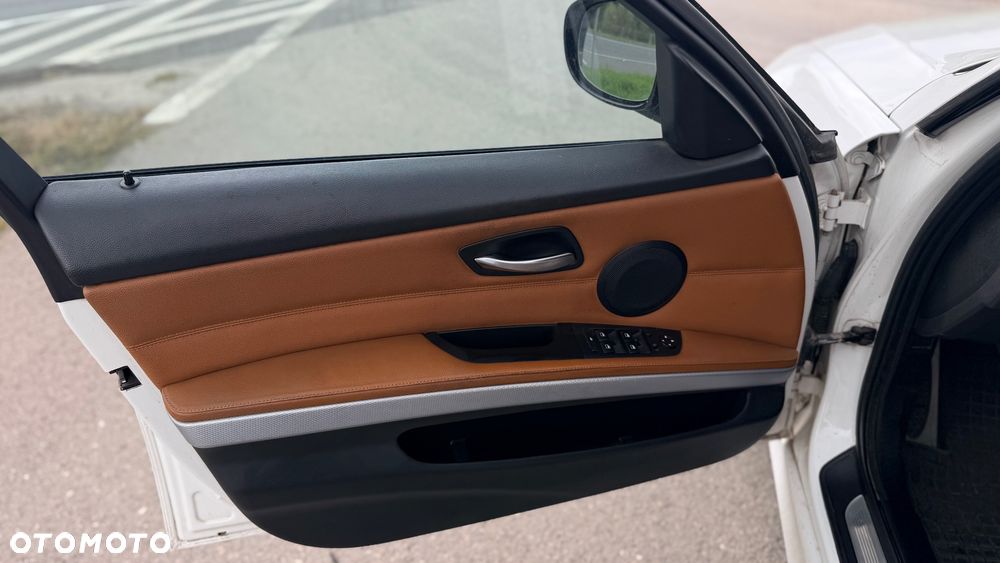 BMW Seria 3 320i - 17