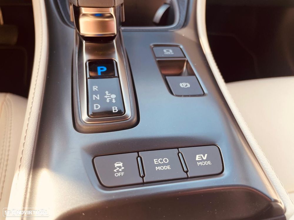 Lexus LBX Elegant - 38