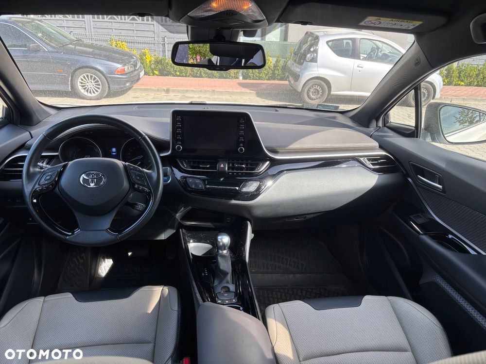 Toyota C-HR 2.0 Hybrid Executive - 18