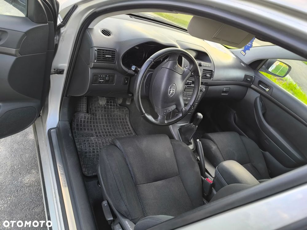 Toyota Avensis 2.0 VVT-i High - 6
