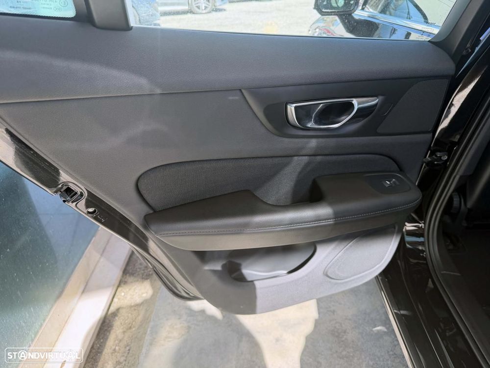 Volvo V60 2.0 T8 AWD TE Momentum Plus - 14