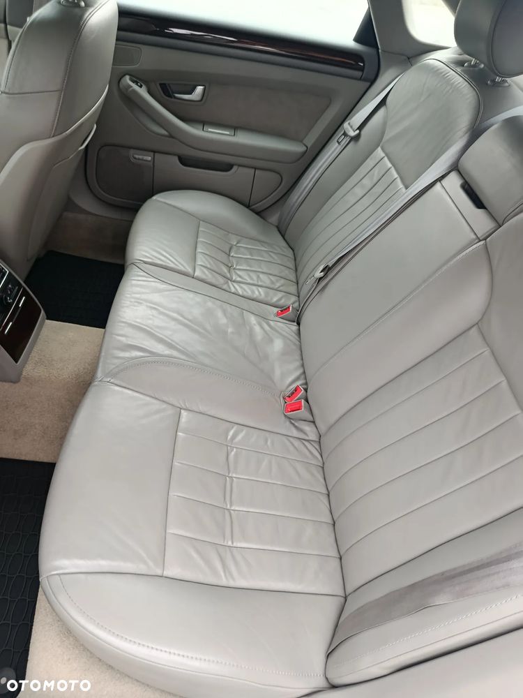 Audi A8 4.2 Quattro - 12