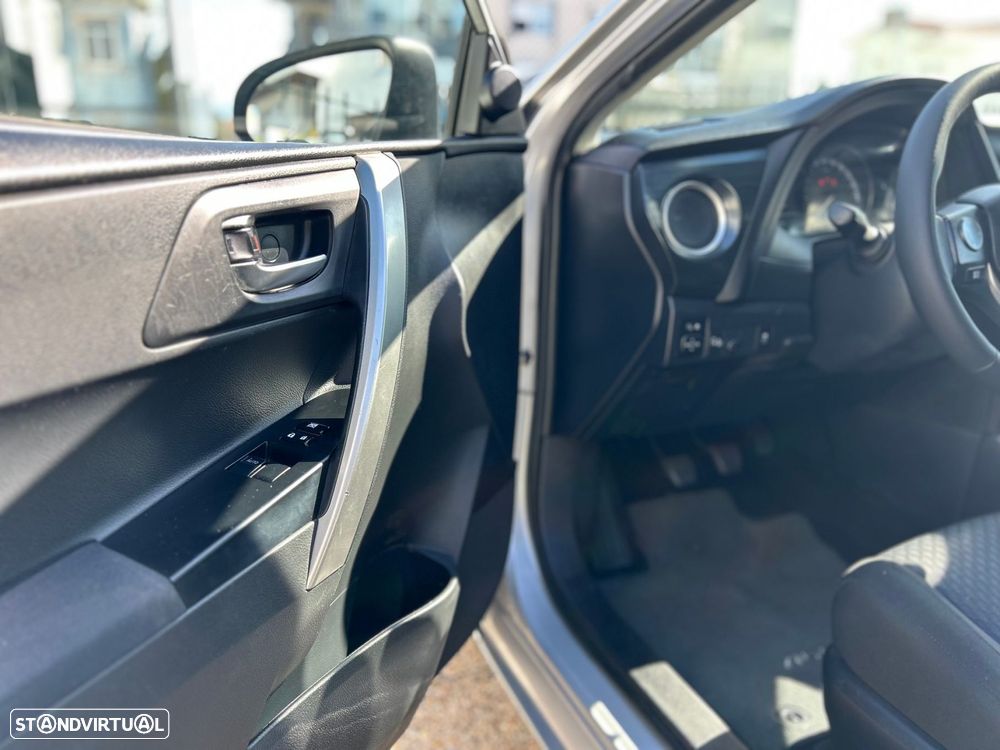 Toyota Auris Touring Sports 1.4 D-4D Comfort - 23