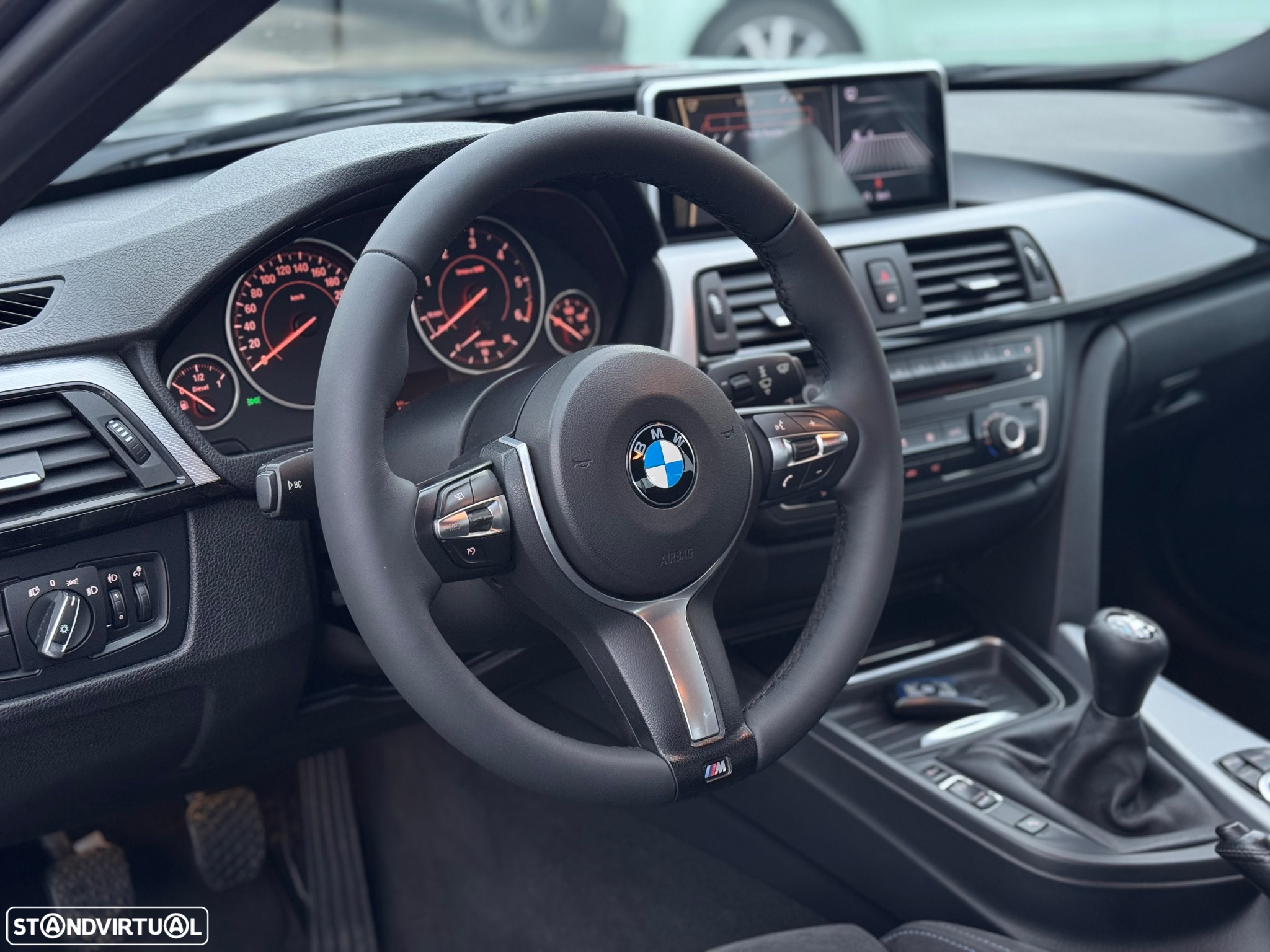 BMW 318 d Pack M - 12
