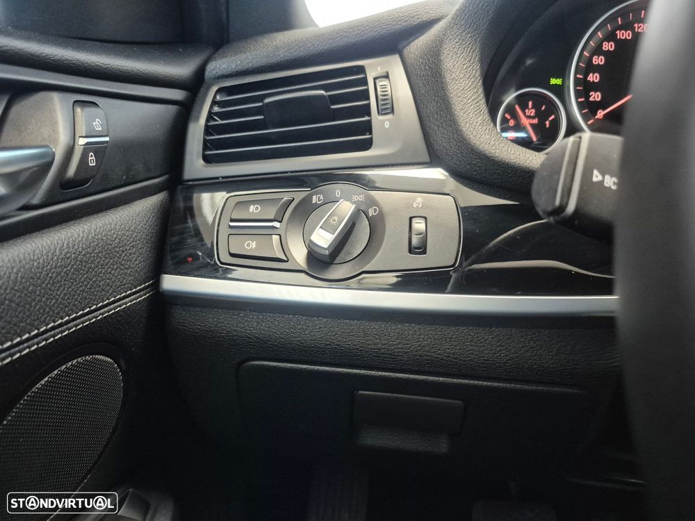 BMW X3 20 d xDrive xLine Auto — fotografia 11