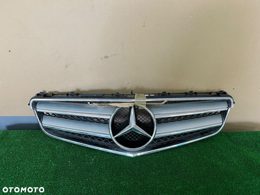 Mercedes-Benz OE A2078880183 atrapa chłodnicy - 1