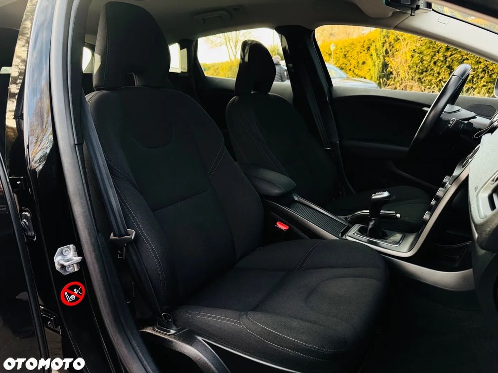 Volvo V40 T2 Drive-E Momentum - 32