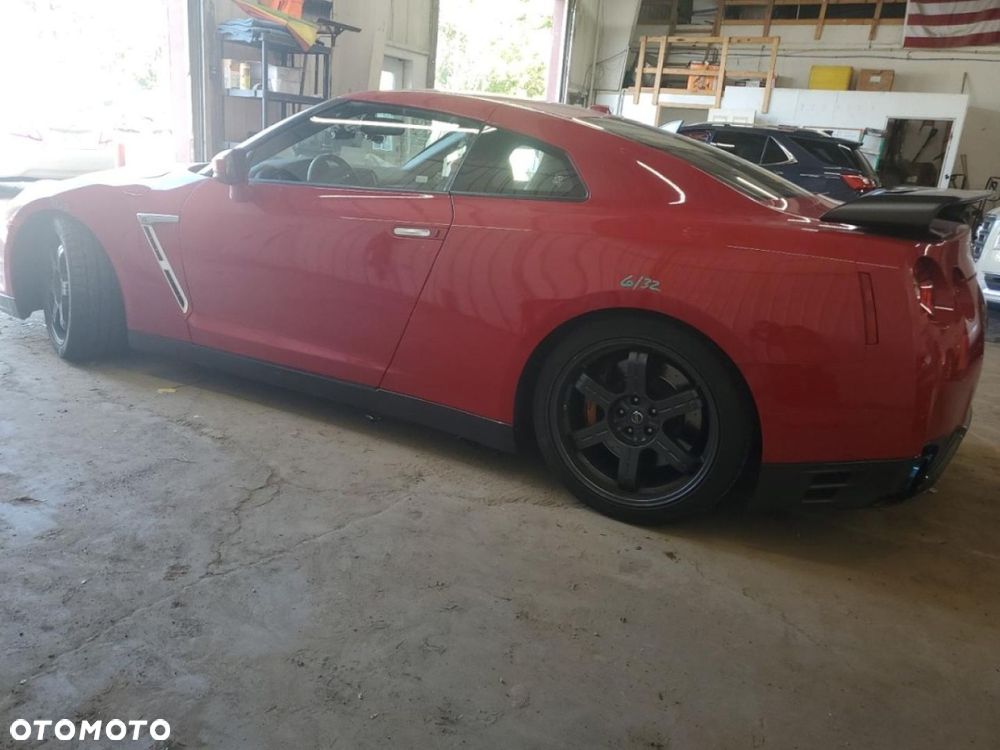 Nissan GT-R - 6