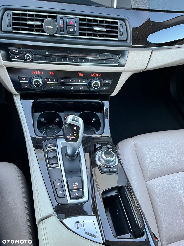 BMW Seria 5 525d xDrive Sport-Aut Luxury Line - 21