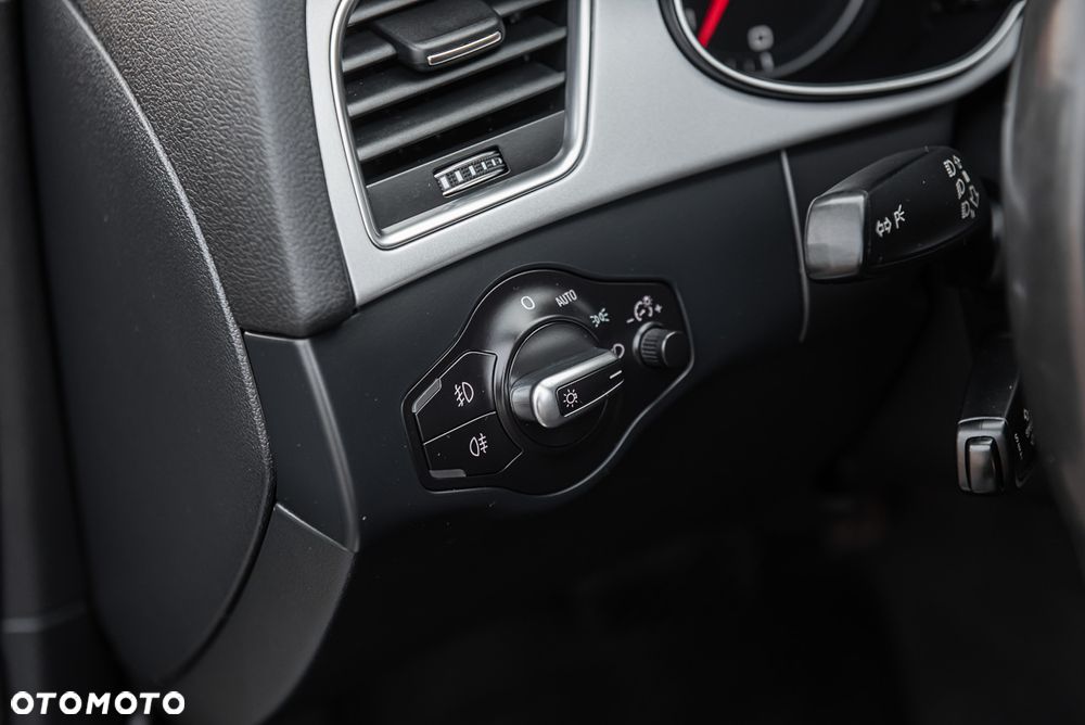 Audi A4 Avant 2.0 TDI ultra S tronic sport - 17