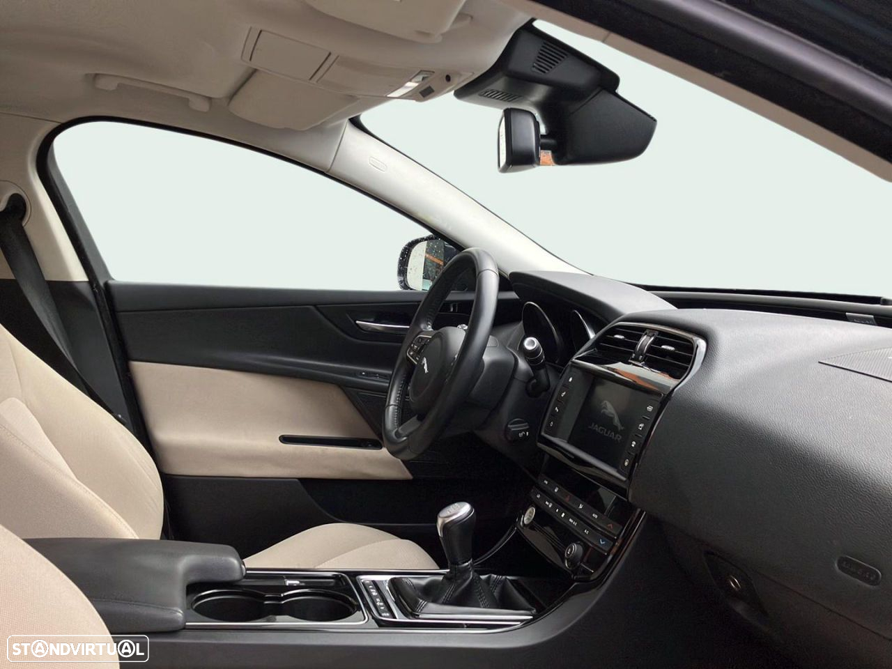 Jaguar XE - 14