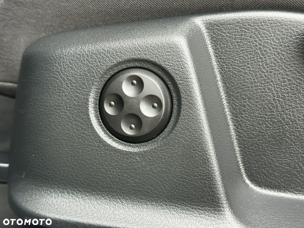 Audi A4 Avant 2.0 TDI ultra S tronic sport - 28