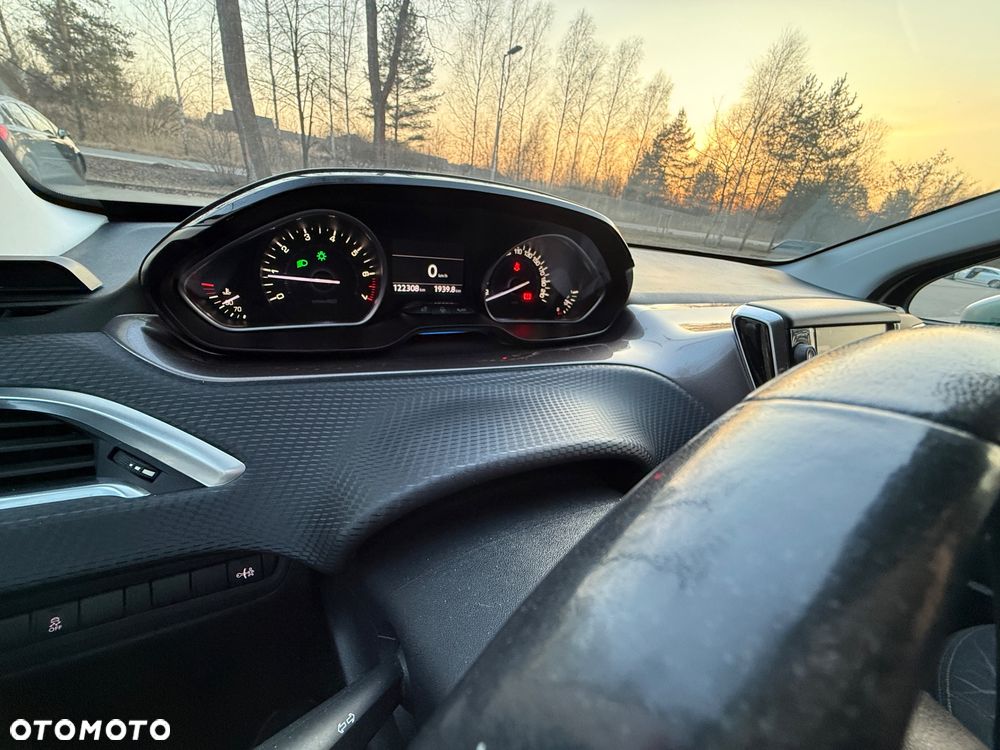 Peugeot 2008 1.2 Pure Tech Active EU6 - 12
