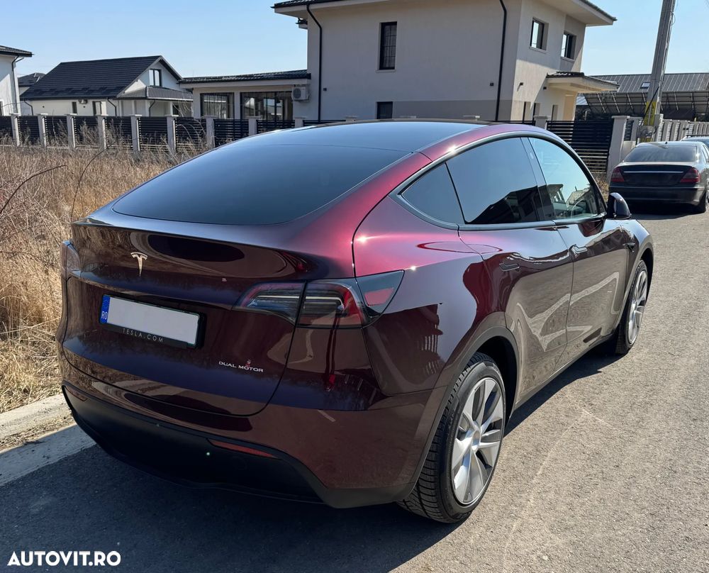 Tesla Model Y - 3