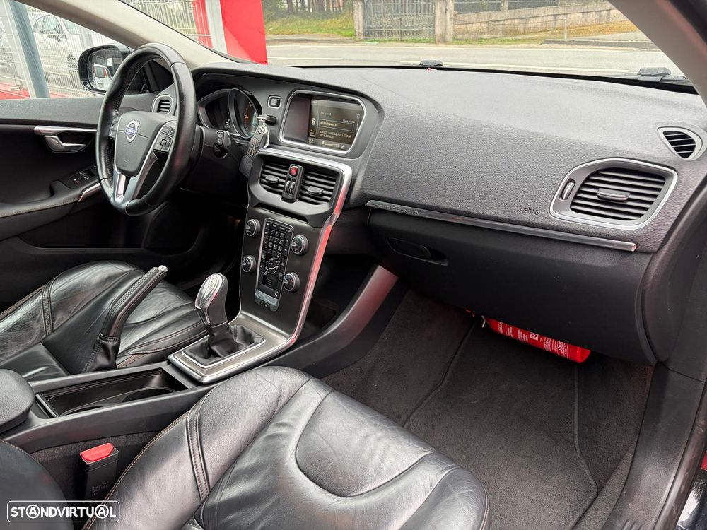 Volvo V40 Cross Country D2 Momentum - 29