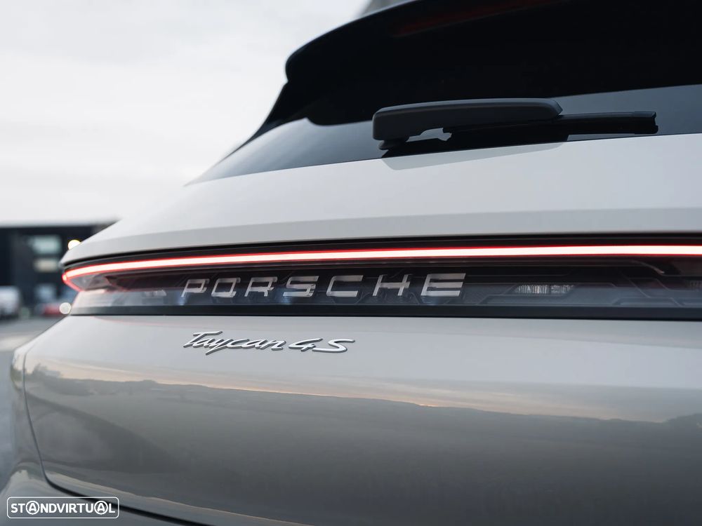 Porsche Taycan Cross Turismo 4S - 34
