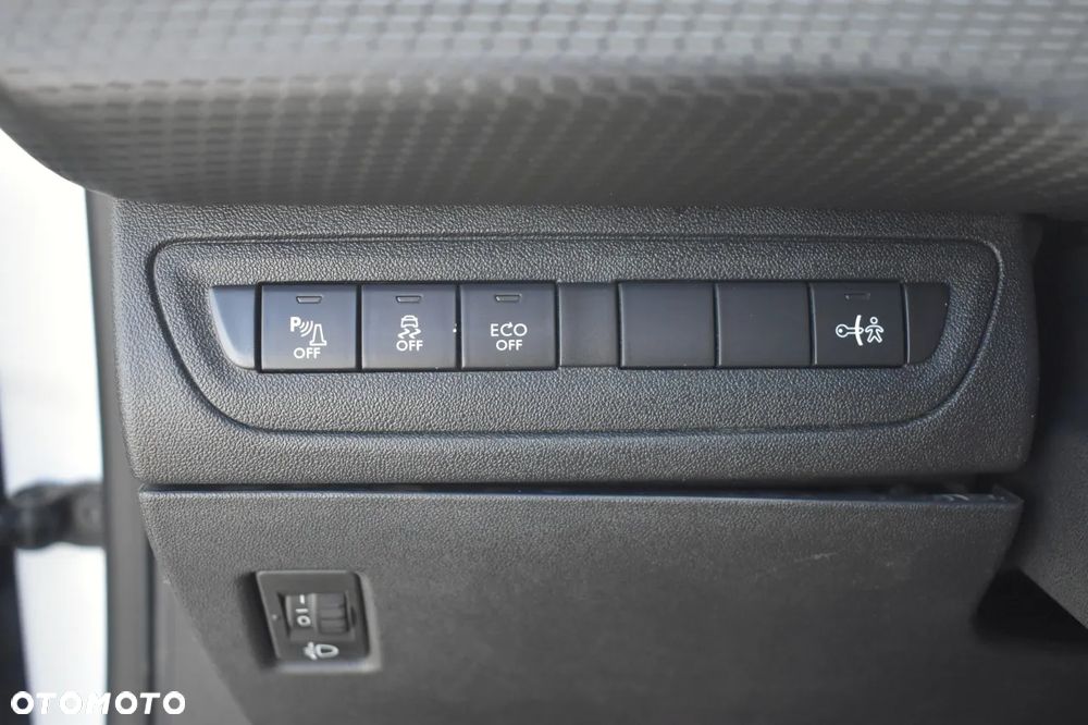 Peugeot 2008 1.6 e-HDi Allure S&S - 29