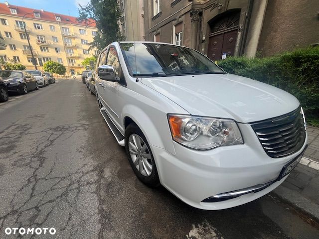 Chrysler Town & Country 3.6 Limited - 12