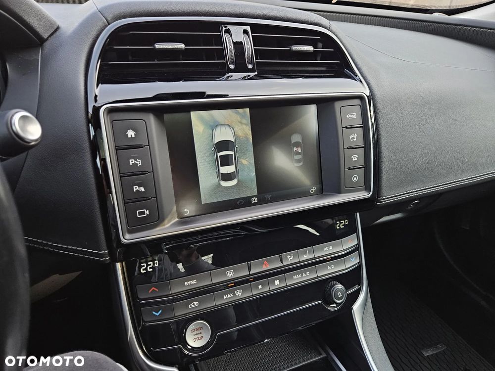 Jaguar XE - 11