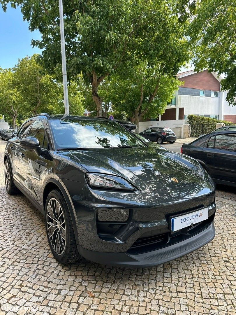 Porsche Macan Electric 4 - 8