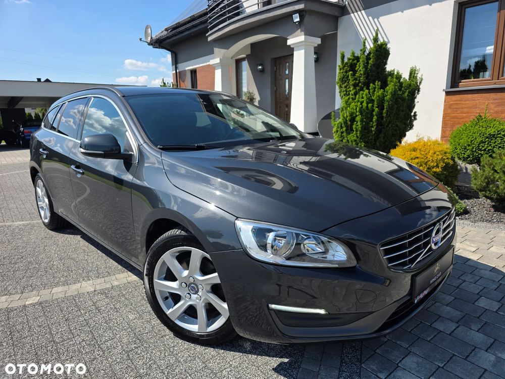 Volvo V60 D4 Geartronic Momentum - 1