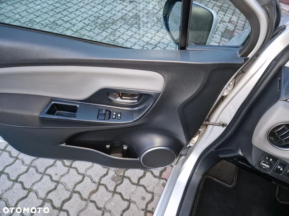 Toyota Yaris Hybrid 100 Active EU6 - 17