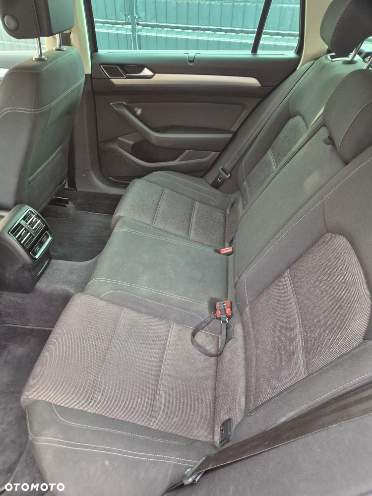 Volkswagen Passat 2.0 TDI (BlueMotion Technology) Highline - 34