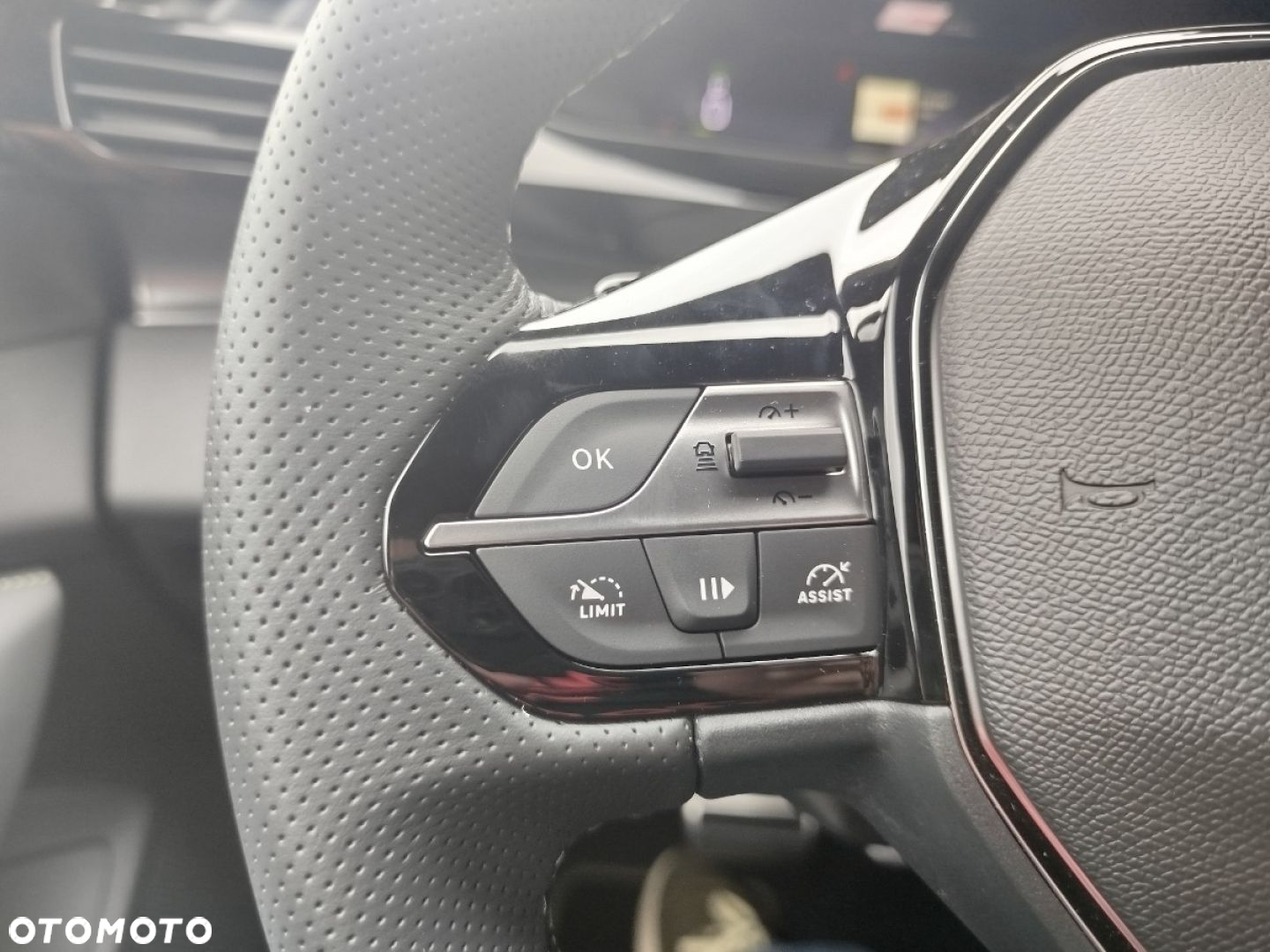 Peugeot 408 - 25