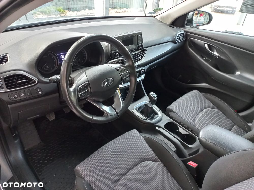 Hyundai i30 1.5 DPI Classic + - 15