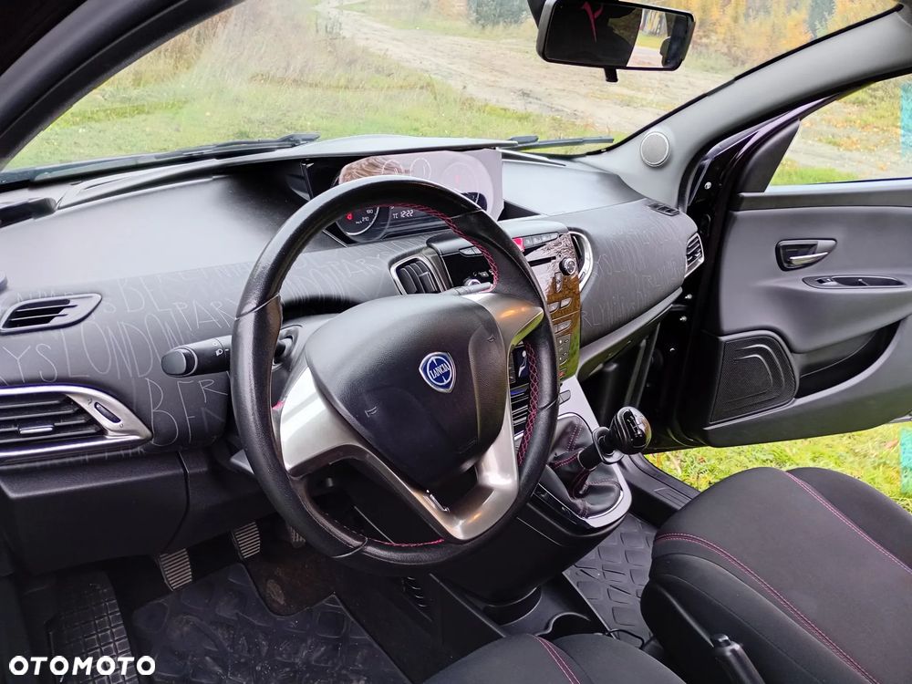 Lancia Ypsilon - 25