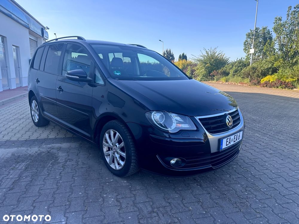 Volkswagen Touran 2010 photo 2