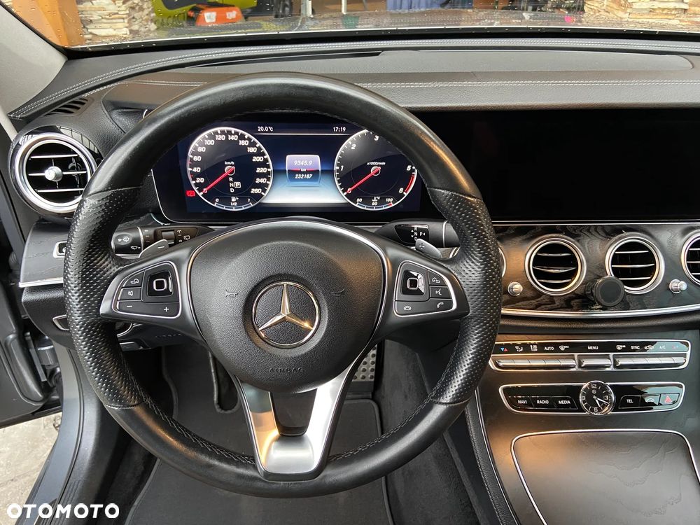 Mercedes-Benz Klasa E 220 d 4-Matic All-Terrain - 37