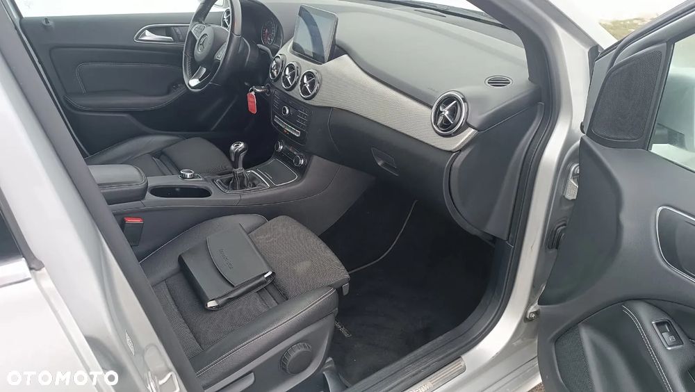 Mercedes-Benz Klasa B 180 BlueEFFICIENCY Edition Style - 13