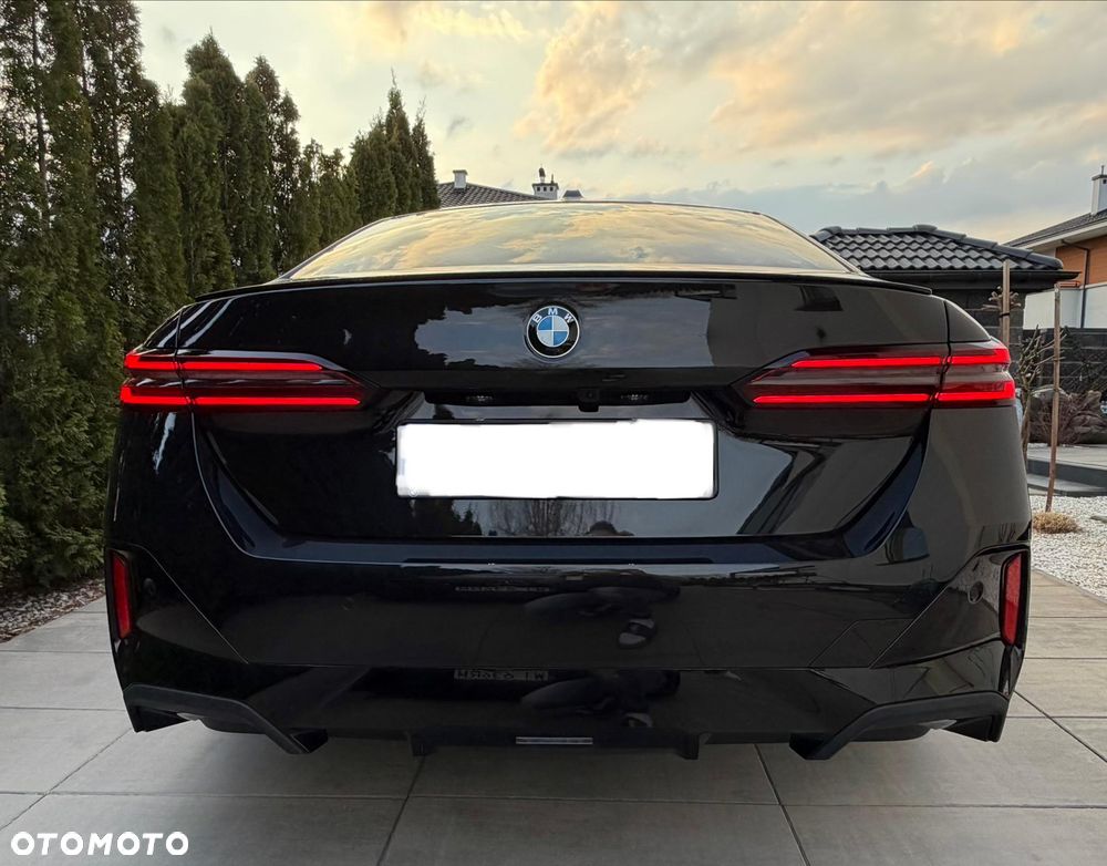 BMW Seria 5 520i mHEV - 17
