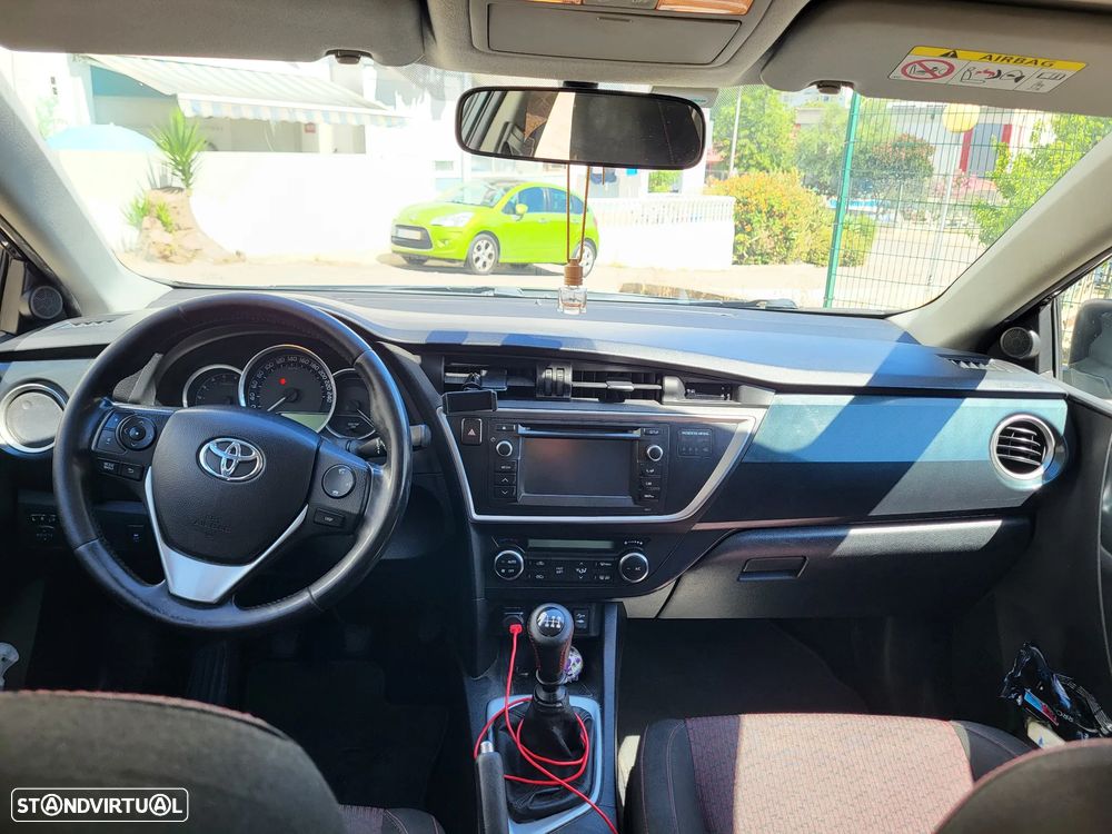 Toyota Auris Touring Sports 1.4 D-4D Com+P.Sport - 12