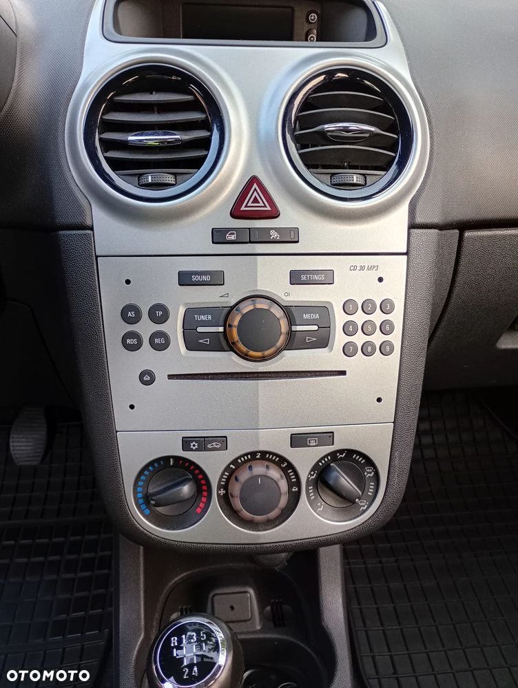 Opel Corsa 2013 photo 2
