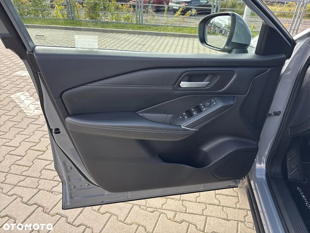 Nissan Qashqai 1.3 DIG-T mHEV N-Connecta - 24