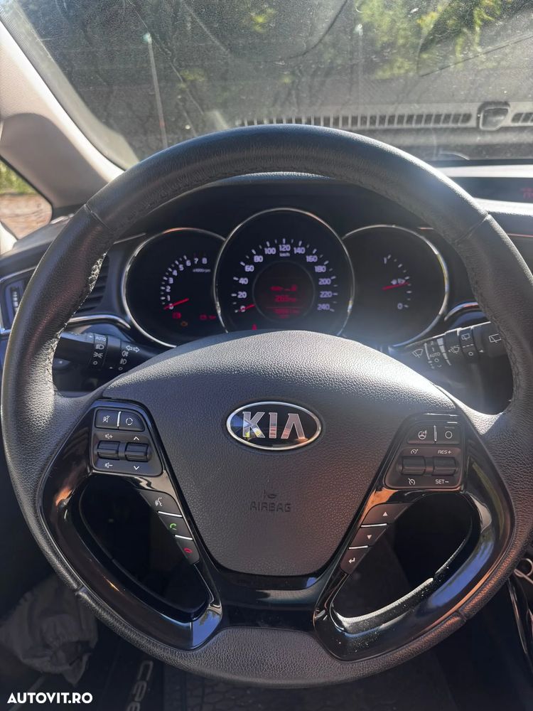 Kia Ceed - 12