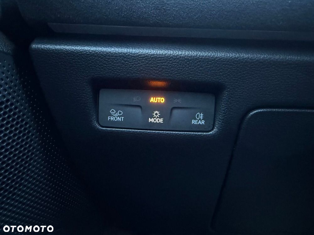 Volkswagen Passat Variant 2.0 TDI SCR 4Mot R-Line Plus DSG - 26