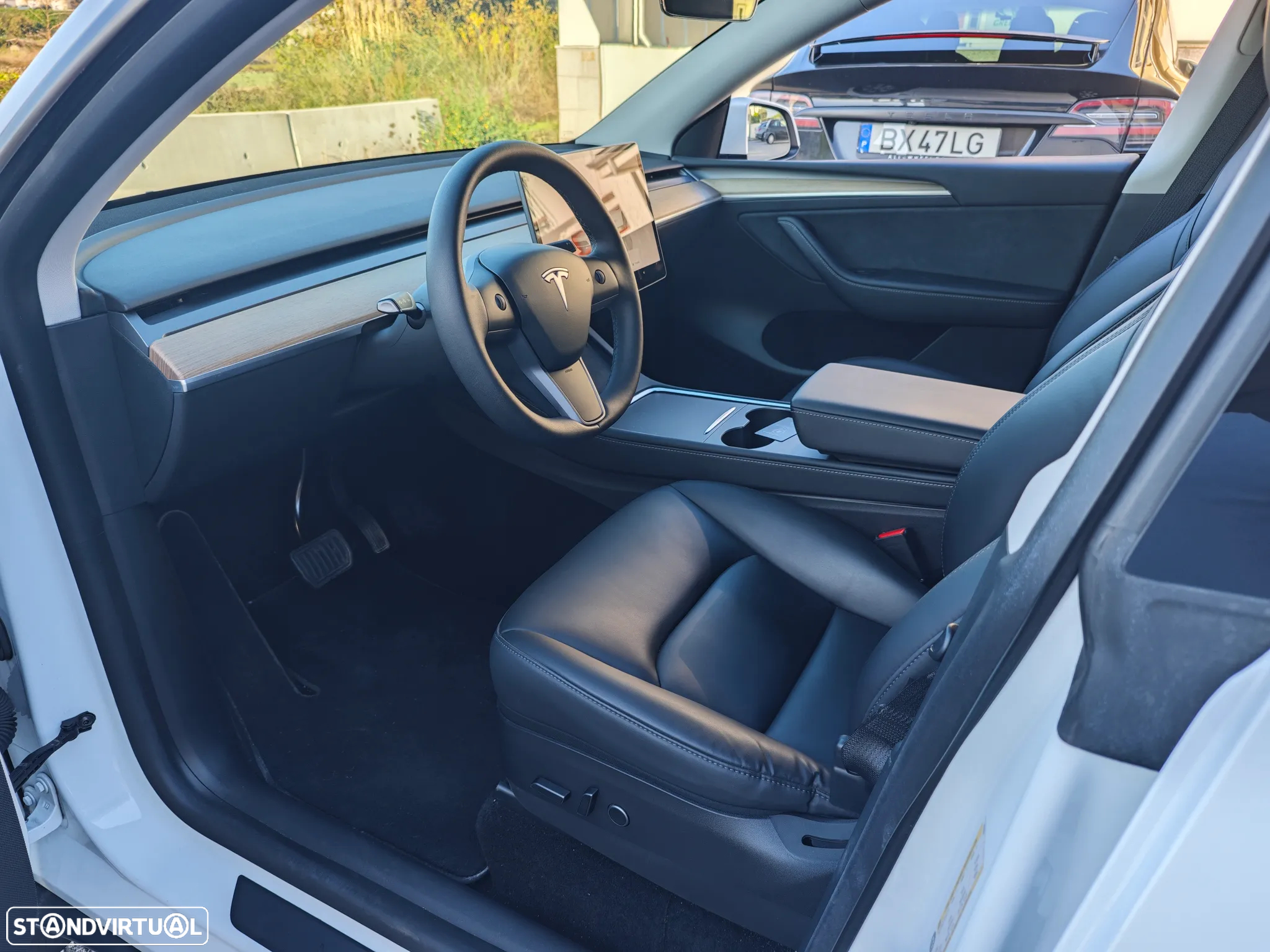 Tesla Model Y Long Range Dual Motor AWD - 17