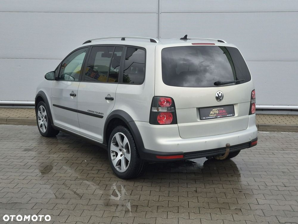 Volkswagen Touran - 13