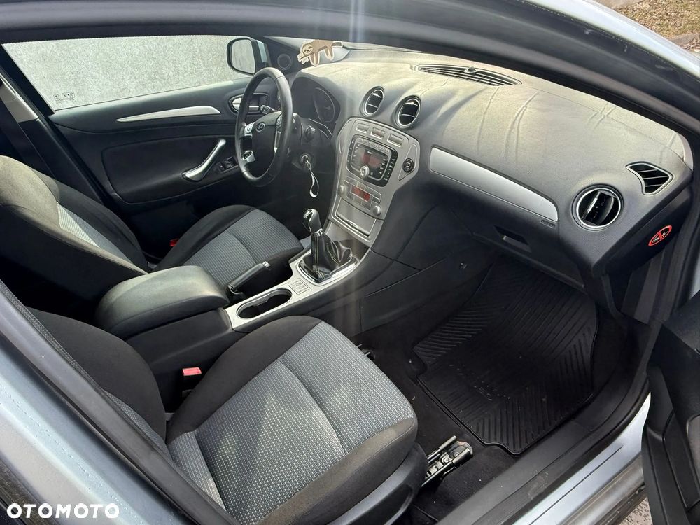 Ford Mondeo 1.6 Ghia - 7