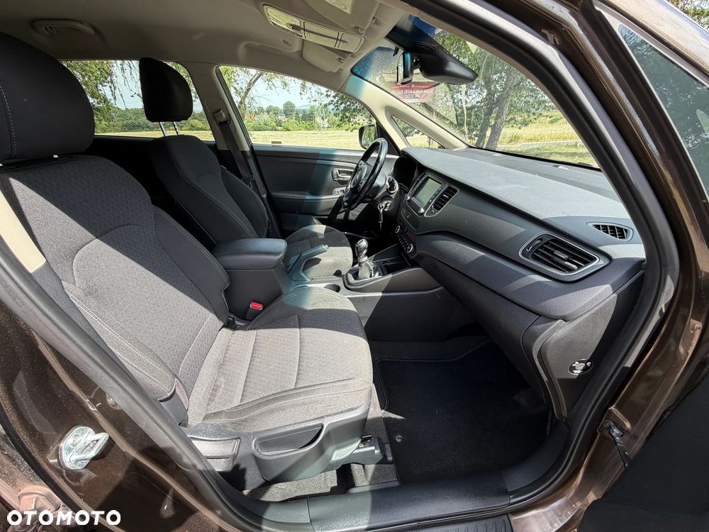 Kia Carens - 17