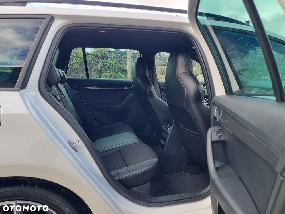 Skoda Octavia 2.0 TDI DSG RS - 24