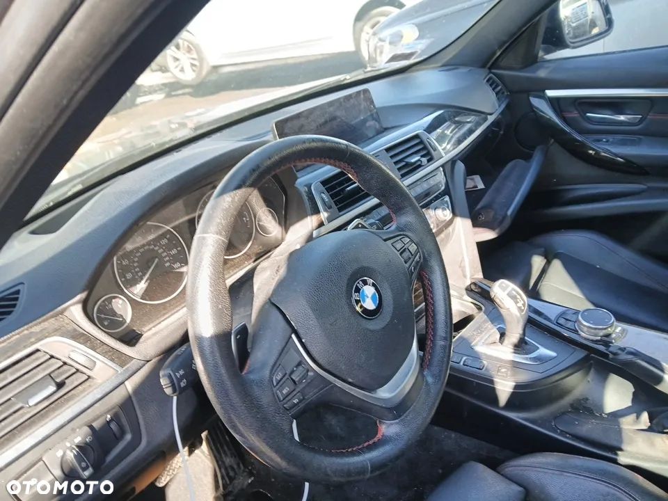 BMW Seria 3 328i xDrive - 26