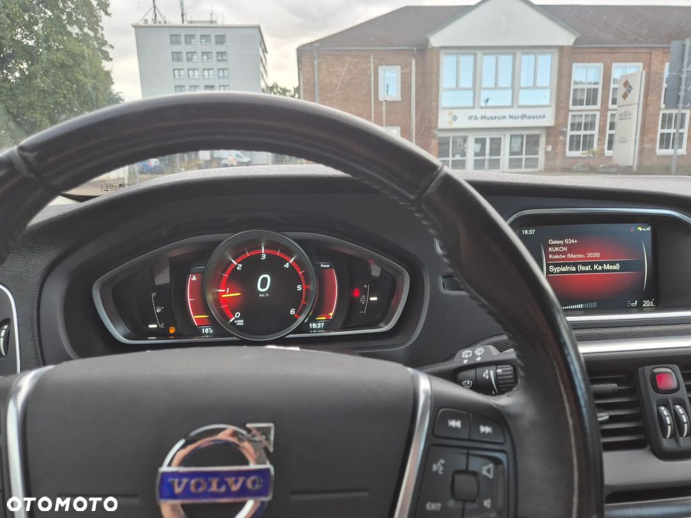 Volvo V40 D4 Drive-E R-Design Summum - 10