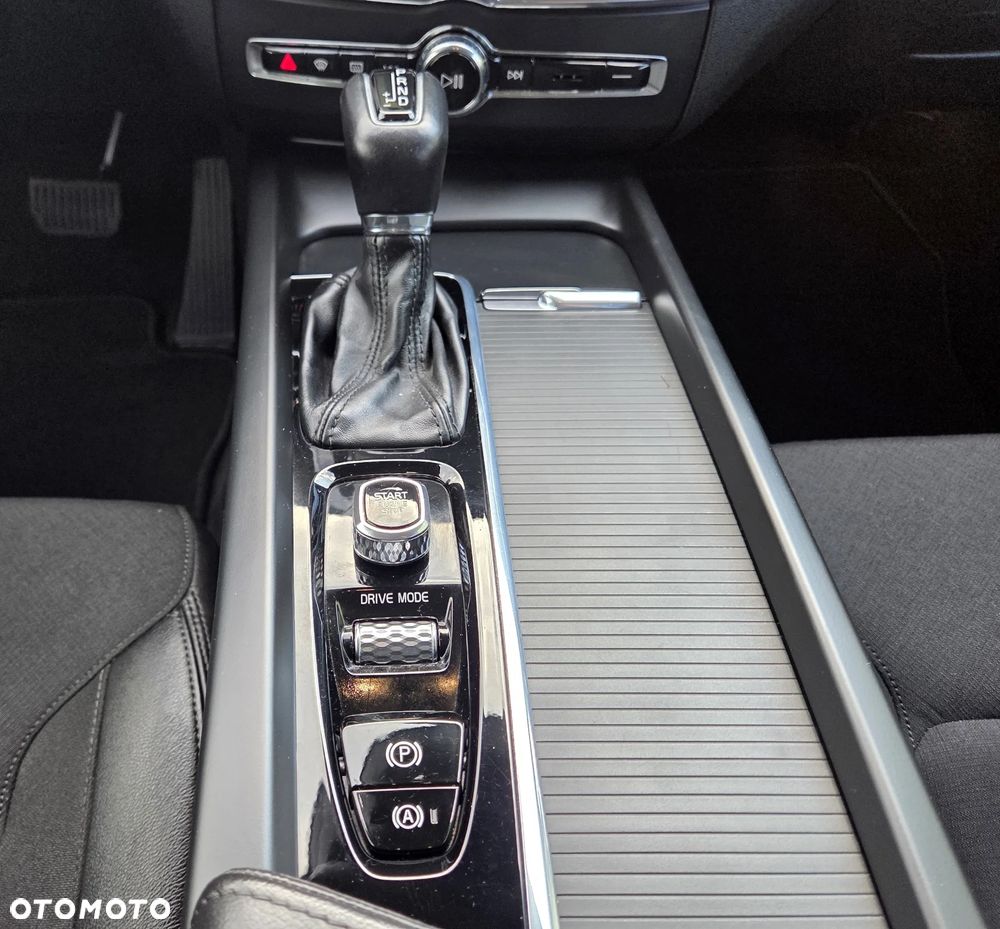 Volvo XC 60 D4 Momentum Pro - 25